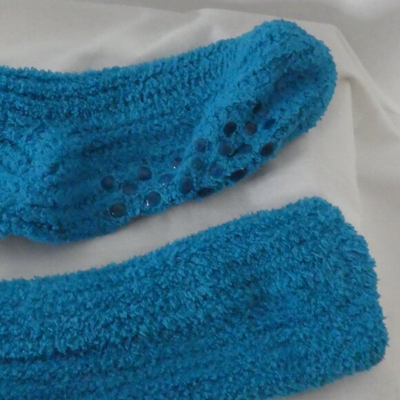 Comfy and Warm Fuzzy Ribbed Blue Socks With Anti Slip Bottoms | Size 9 - Picture 9 of 11